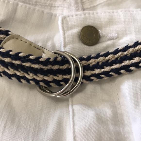 Gloria Vanderbilt Belted Skimmer White Capris/Bermuda shorts. Size 16. - Picture 7 of 11